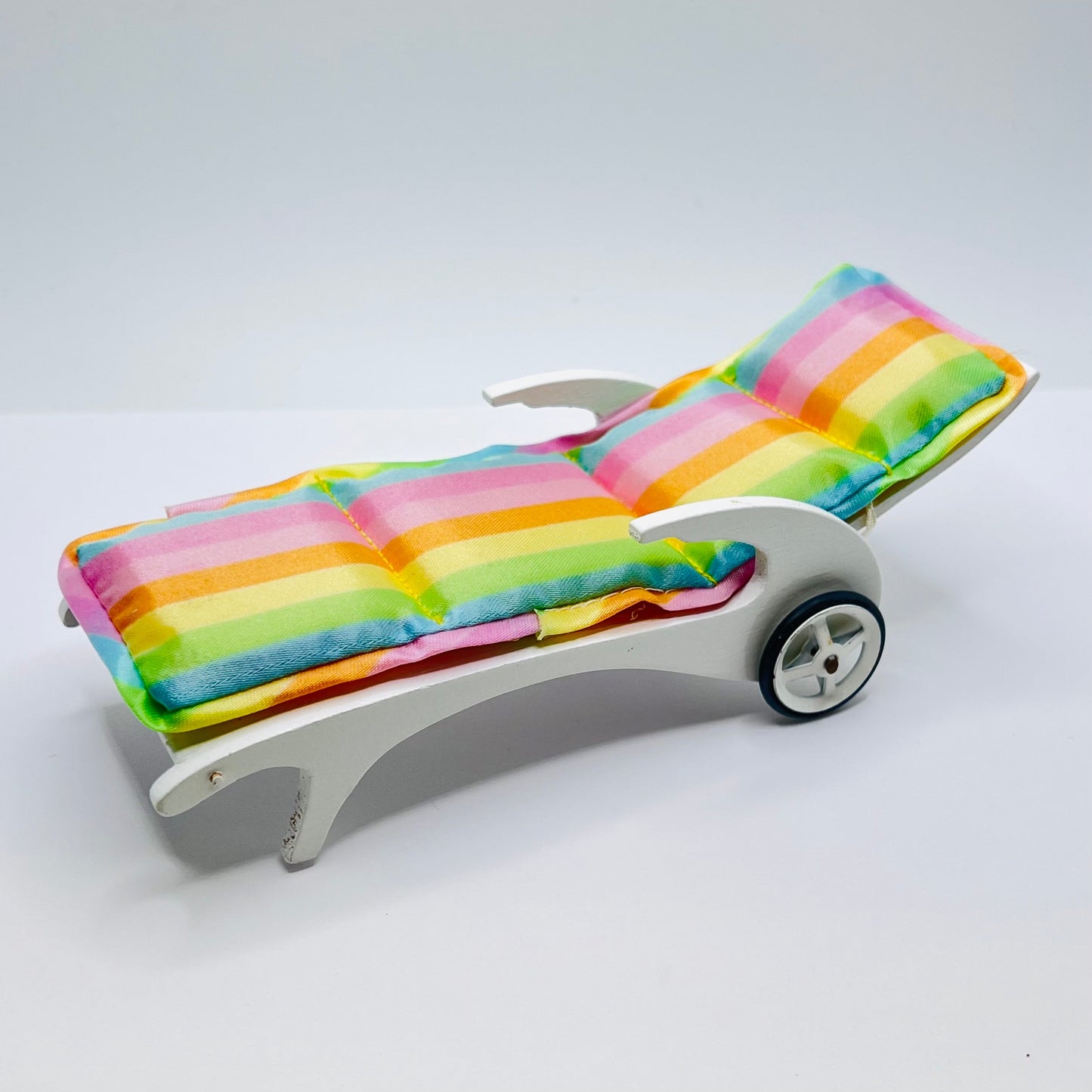Colourful Lounge Chair - 1/12 Scale