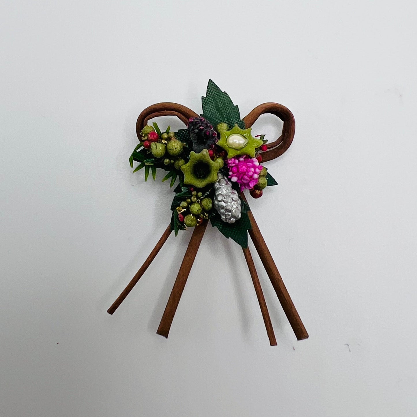 Floral Bow Decoration - 1/12 Scale Dollhouse Miniature
