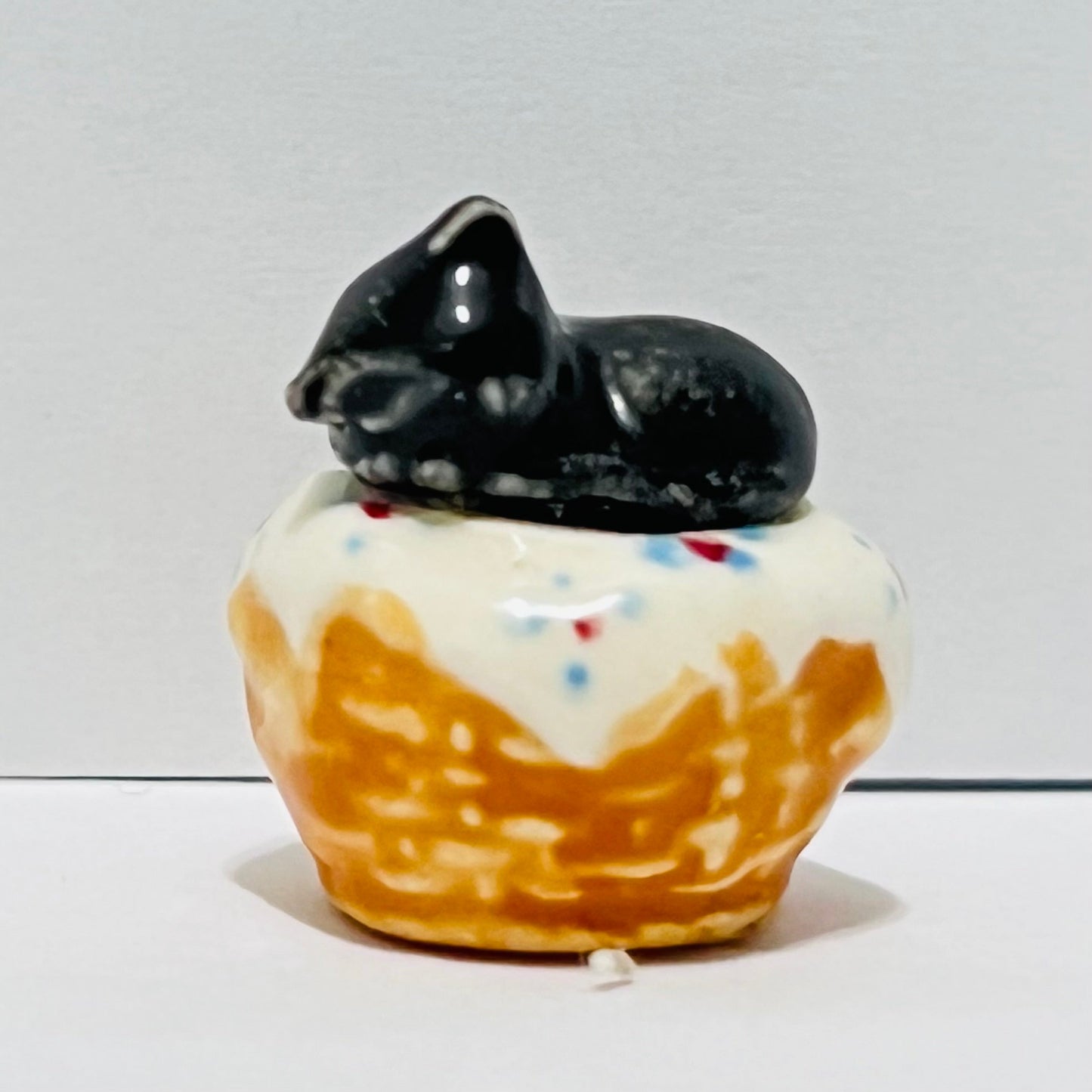 Cookie Jar - Cat on a Cupcake - 1/2 Scale Dollhouse Miniature