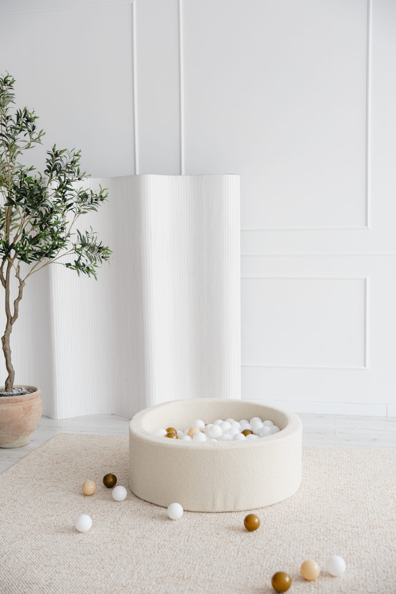 Monio - Beige Boucle Ball Pit + Balls (colour of your choice)