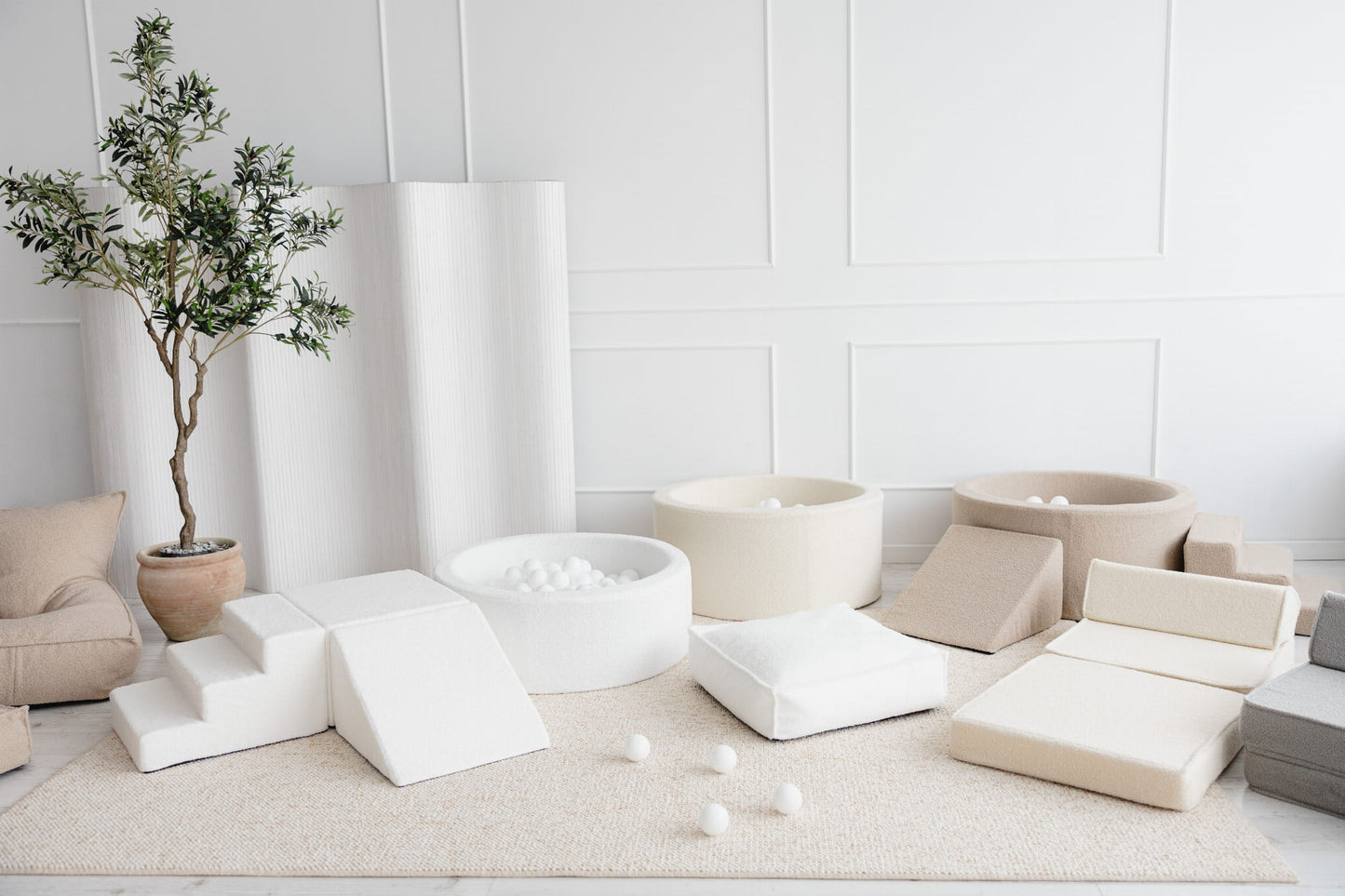 Monio - Beige Boucle Ball Pit + Balls (colour of your choice)