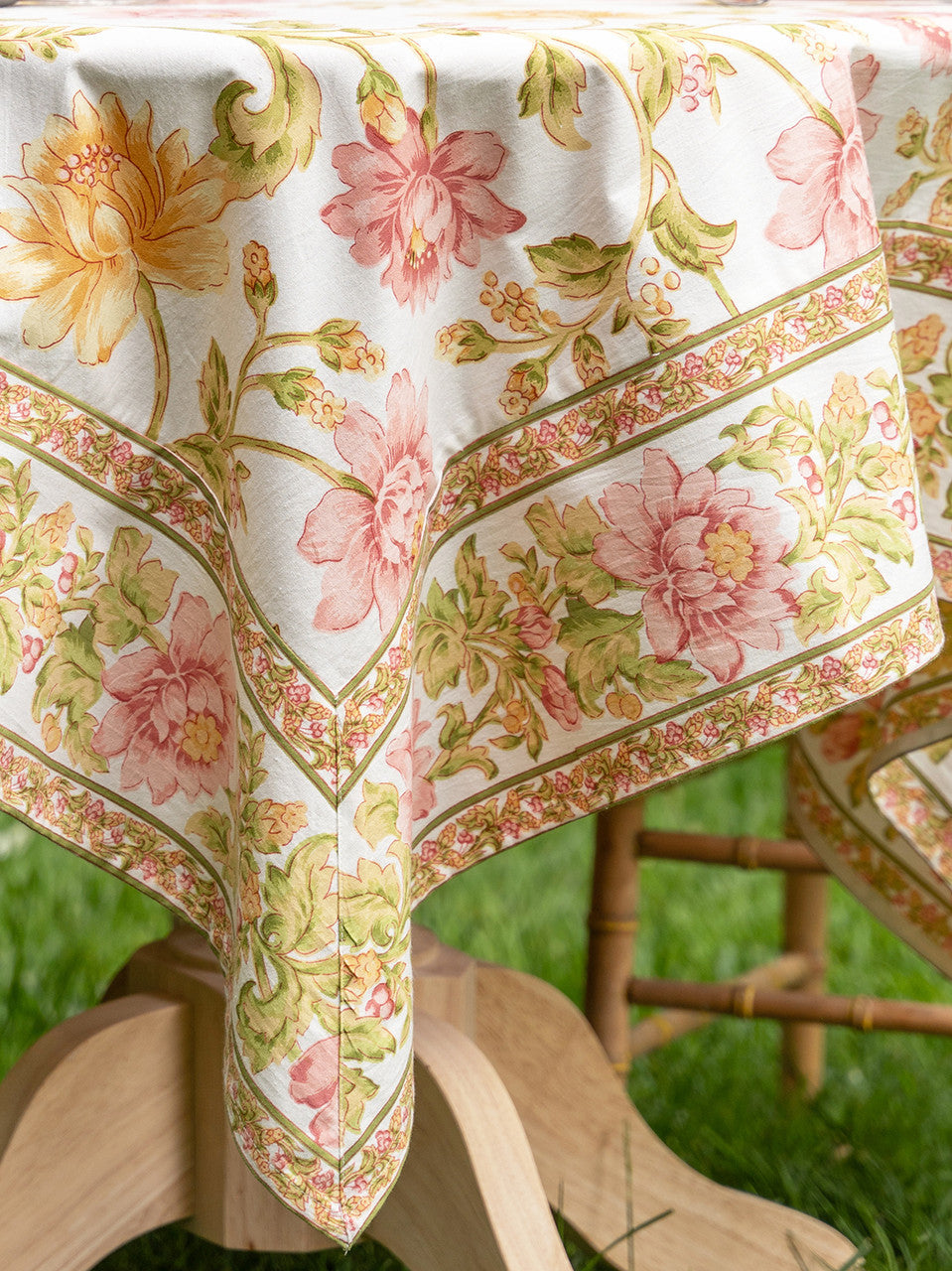 April Cornell – Rosehip Tablecloth, Ecru